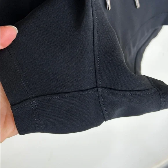 Lululemon On The Fly Short *Woven *2.5" Black Size 12 - Picture 10 of 16